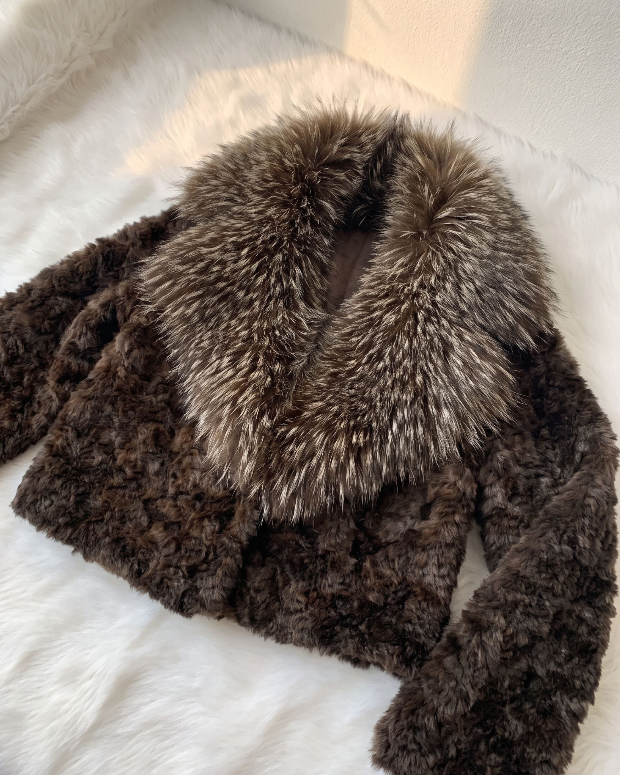 Women's Statement Plush Collar Cropped Fur Jacket (Cafe) AP90