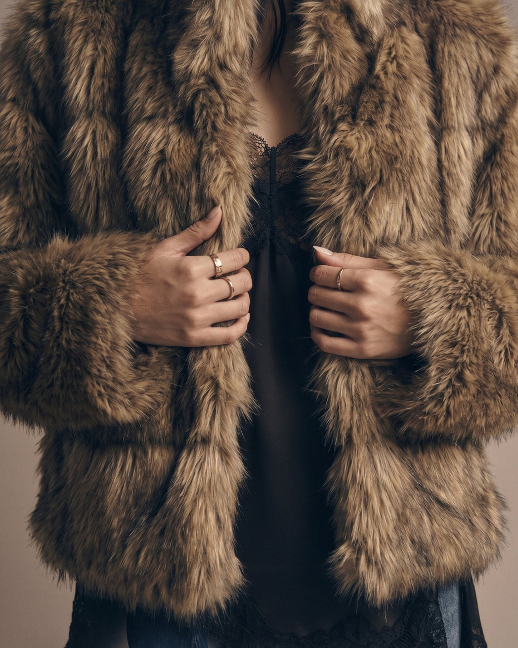 Women's Plush Paneled Faux Fur Cropped Jacket (Khaki/Cafe) LH1093